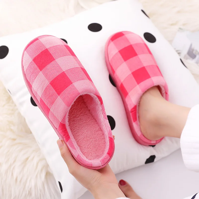 Новые поступления женские зимние домашние тапочки Нескользящие мягкие