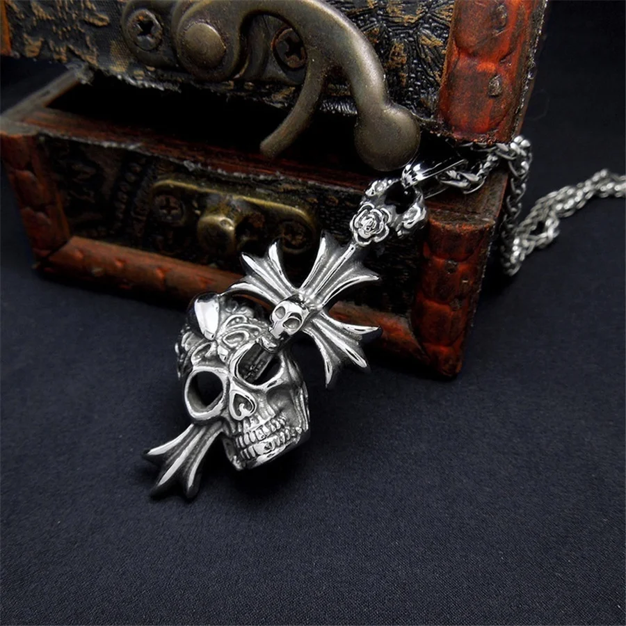 

Fashionable Men's Hip Hop Rock Domineering Skull Cross Pendant Retro Necklace Jewelry Wholesale