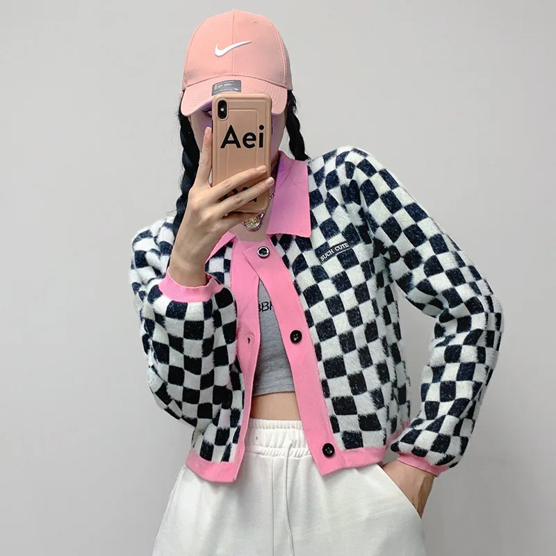 

Женское трикотажное пальто с отложным воротником и длинным рукавом