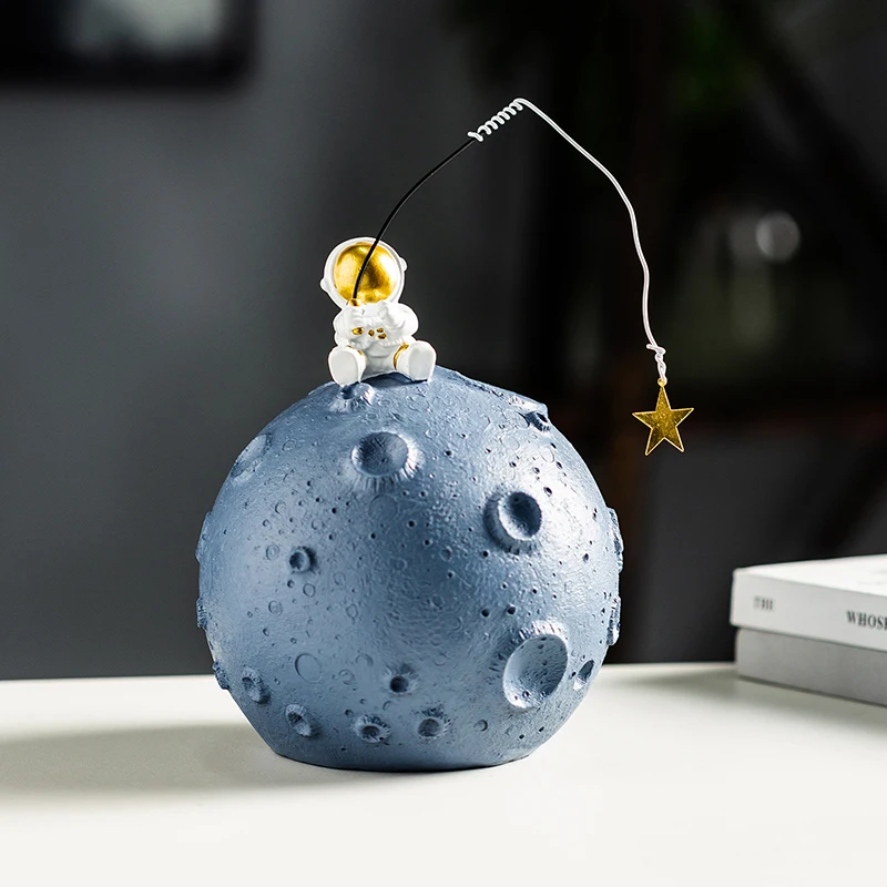 

Креативная копилка для детей с изображением космонавта