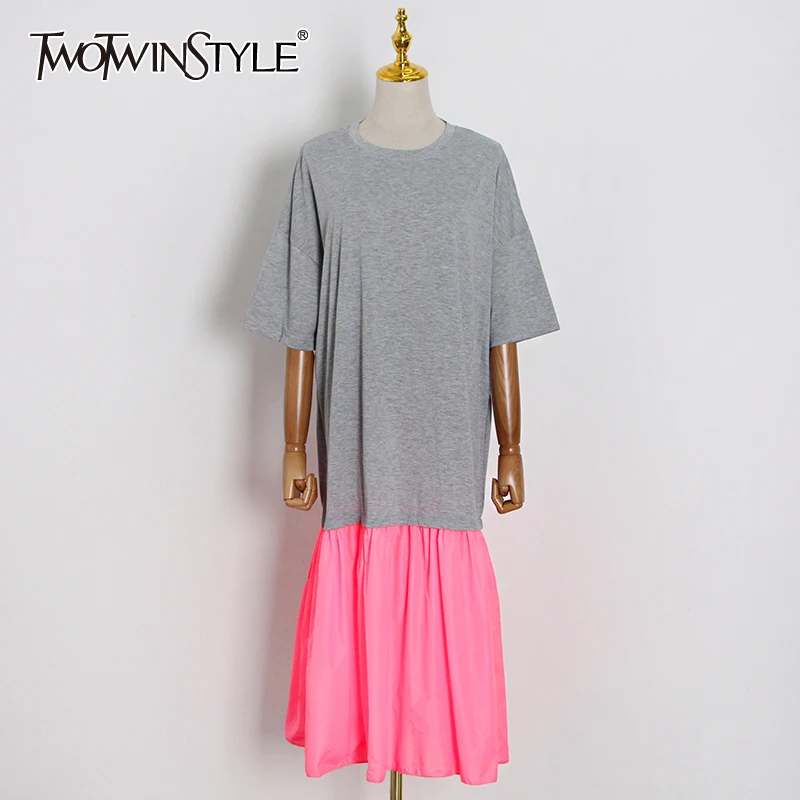 Женское свободное хит разноцветное платье TWOTWINSTYLE белое Повседневное составного