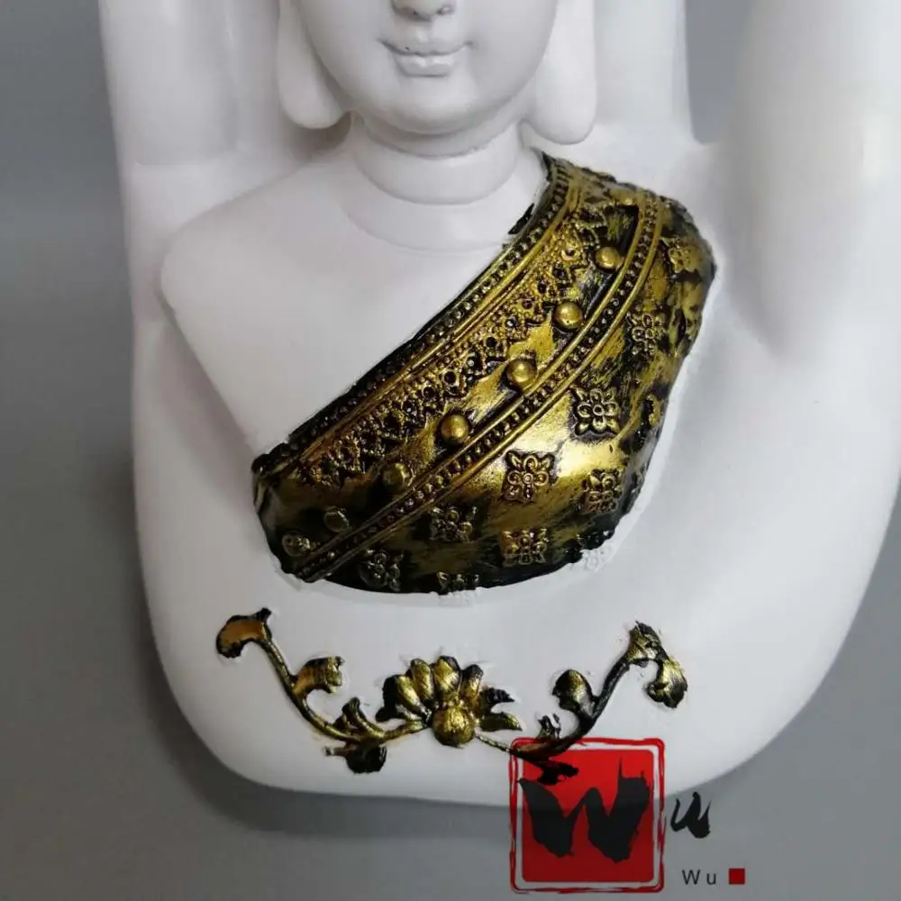 

Chinese archaize resin Bust of sakyamuni in palm statue #A