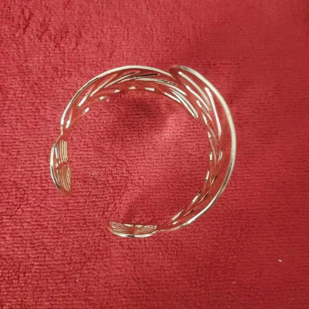 

Metal festive leaf opening napkin ring table top decoration for party reception, hotel wedding banquet accessories