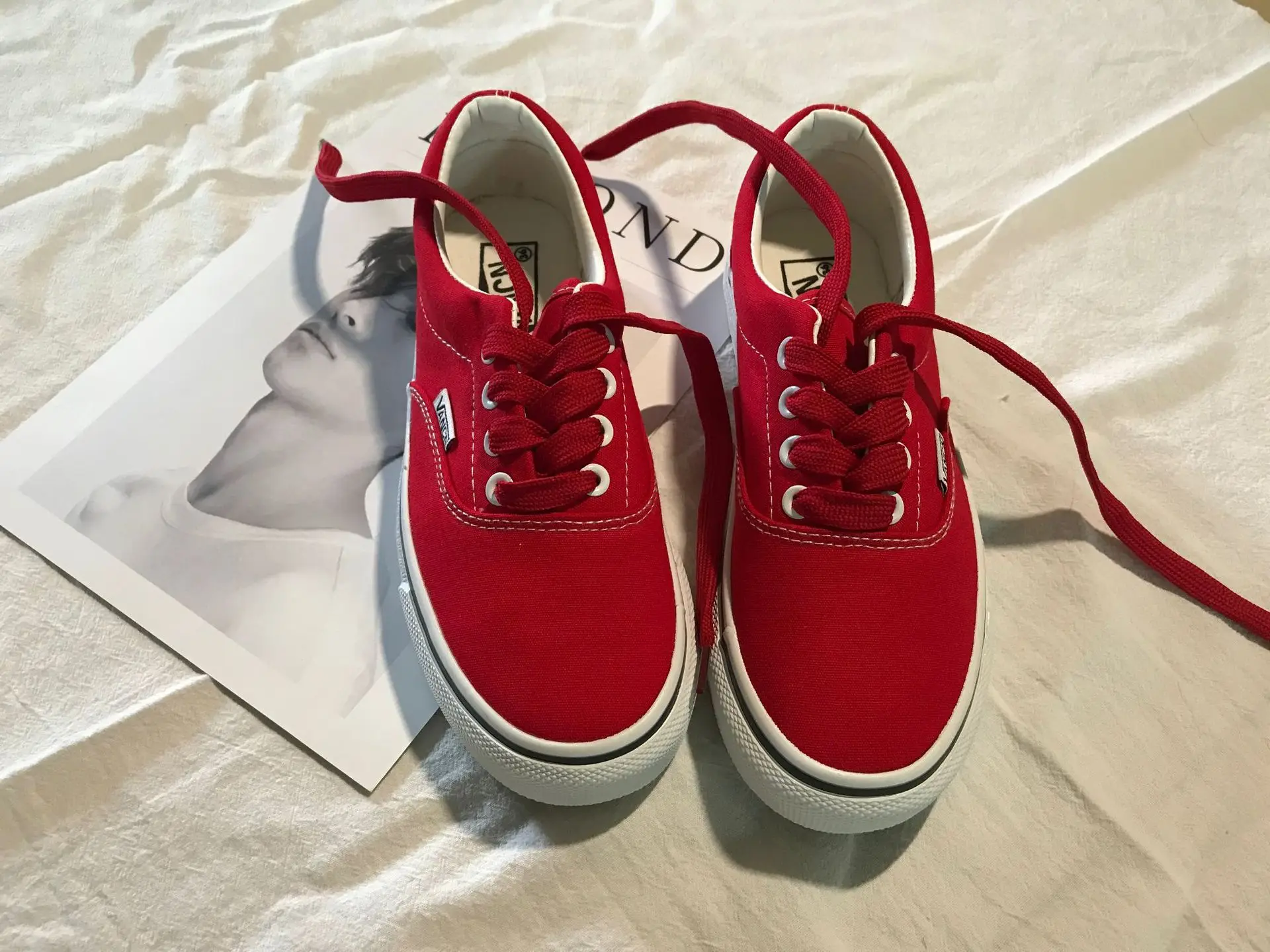 

2021 solid color couple shoes vulcanized shoes female skateboard shoes all-match black shoes canvas shoes low cut men's shoes