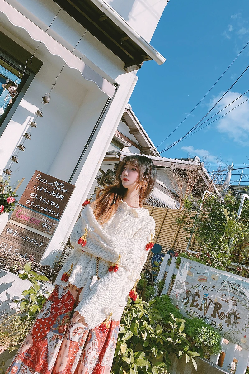 

Princess sweet lolita sweater Original Japanese vintage and lovely three-dimensional small strawberry milk white sweater MC041