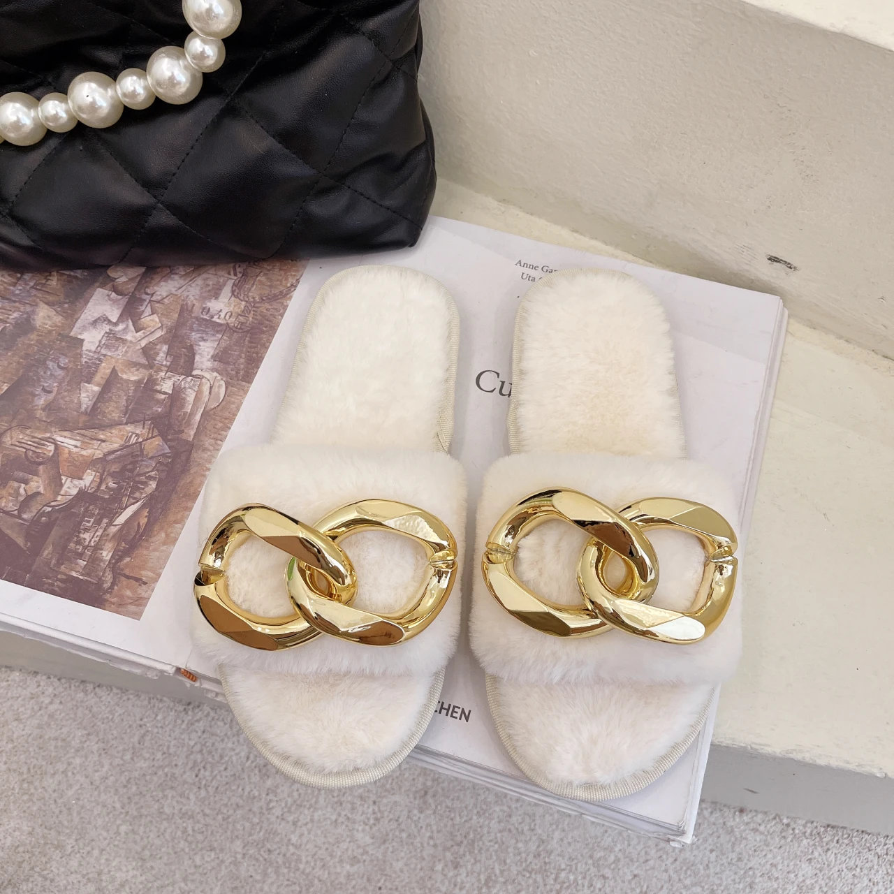 

Women Home Slippers 2021 Winter Fashion Warm Slip On Flat Slides House Elegant Big Chain Decoration Furry Slipper Woman Shoes