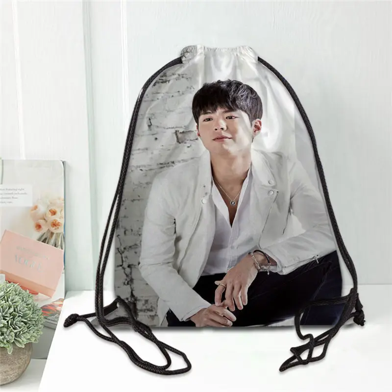 Многофункциональный атласный рюкзак на шнурке с принтом Bo Gum | Багаж и сумки