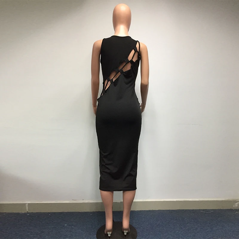 Женское облегающее платье средней длины красное без рукавов с круглым вырезом и