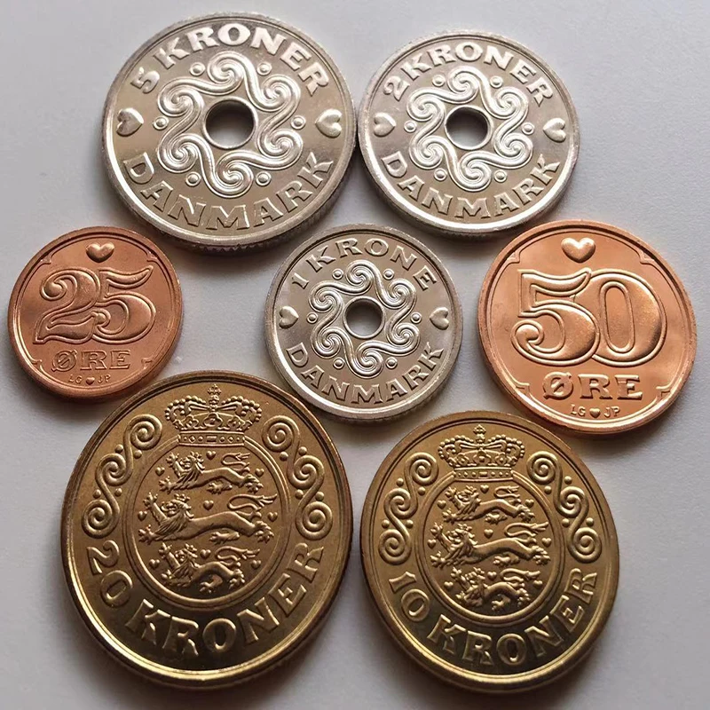 коллекционер старинных монет. сохран монет. состояние монет обозначения расшифровка. старинные монеты. клад серебряных монет.