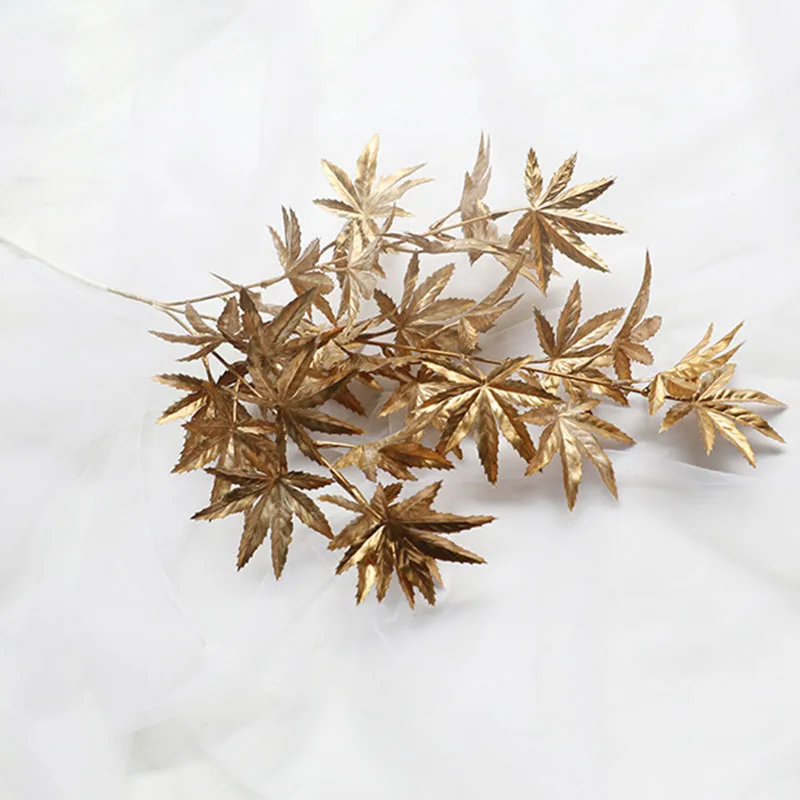 

Искусственное рождественское украшение из пластика