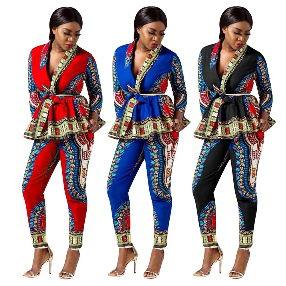 Костюм из топа с длинным рукавом и баской брюк-карандаш v-образным вырезом