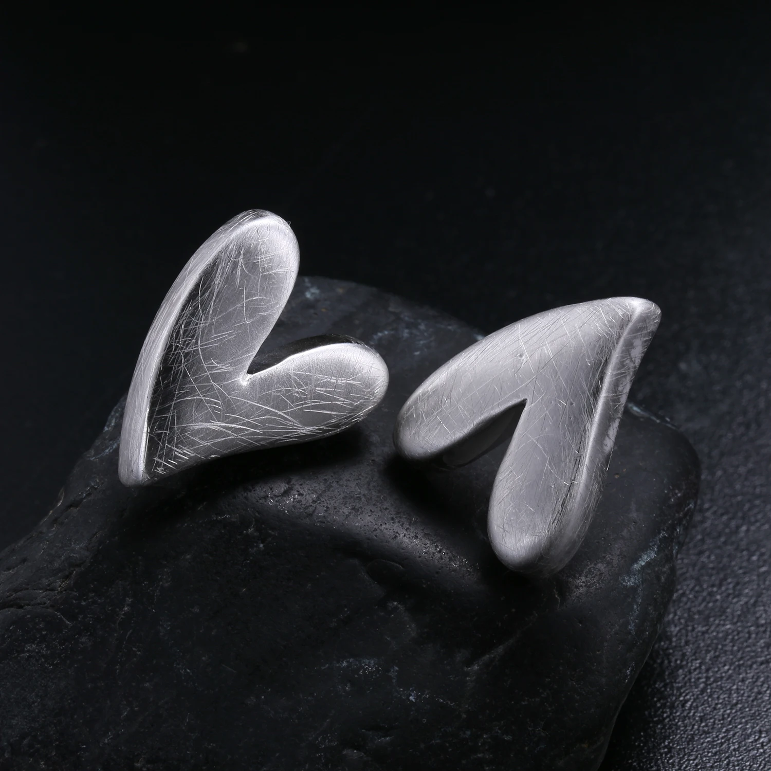 

DasCus Silver Heart Stud Earrings For Women Minimalist Earrings Accessories For Women's Jewelry