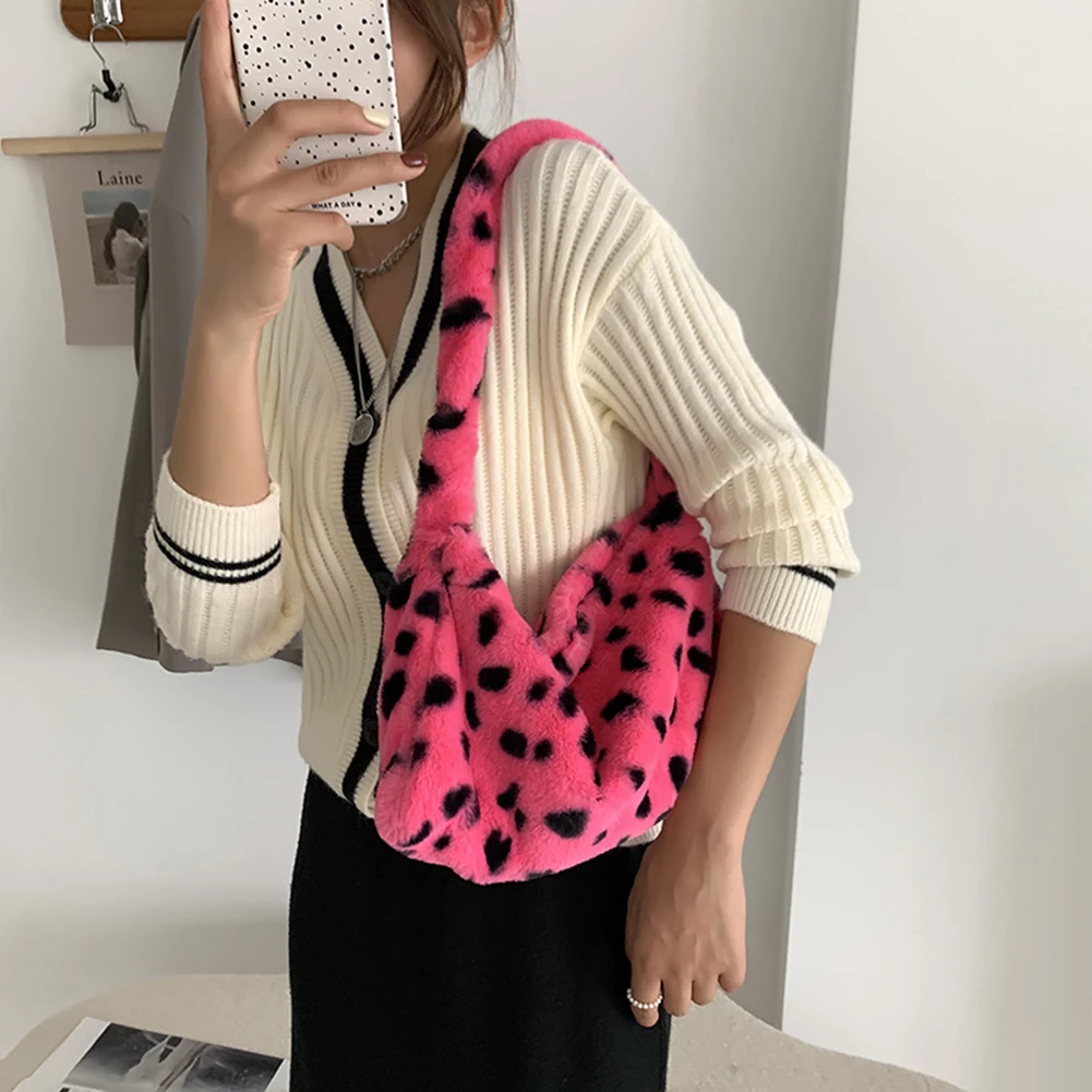 

Retro Women Leopard Spot Print Shoulder Bag Female Soft Plush Underarm Bag 2021 New Winter Furry Fluffy Handbag And Purses