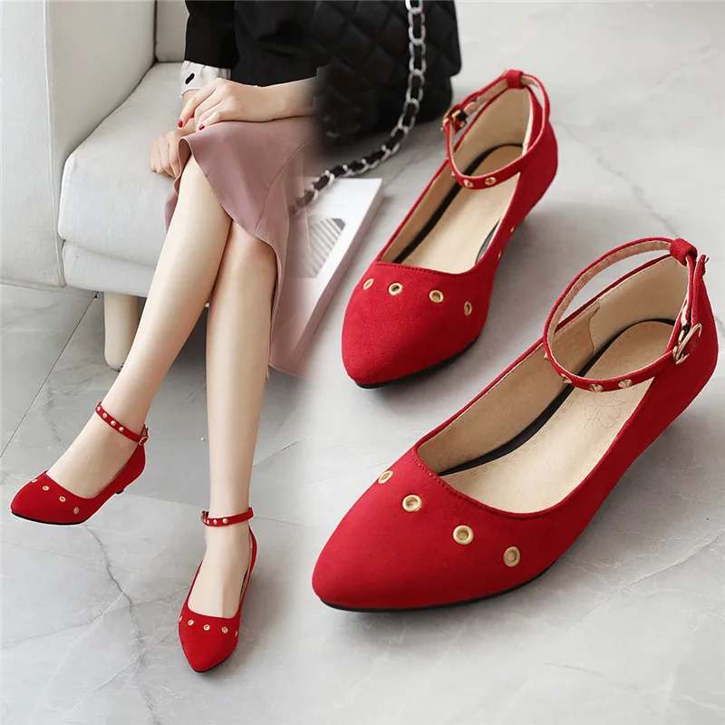 

YQBTDL/Летние Туфли Мэри Джейн на низком каблуке с пряжкой на лодыжке; Женские вечерние туфли из флока с заклепками; Цвет красный, черный; Повсе...