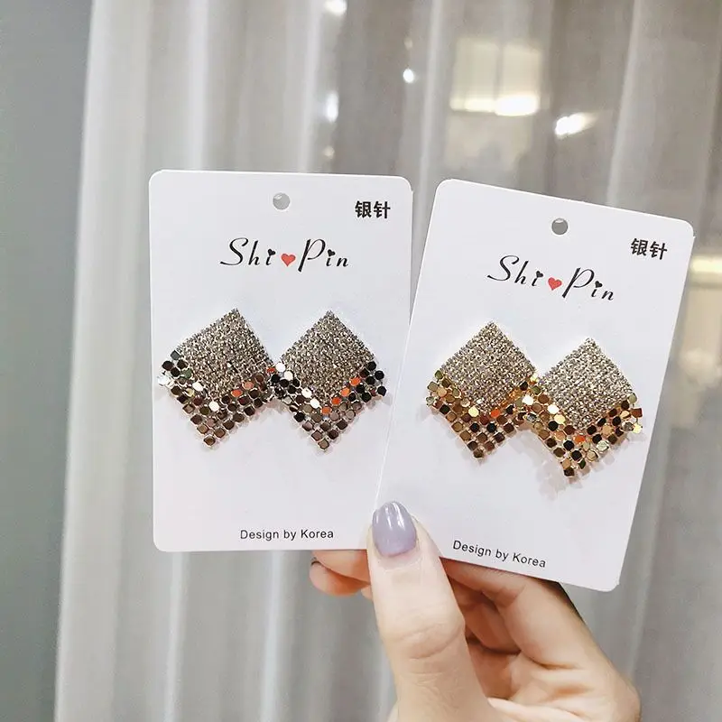 Женские серьги гвоздики с красным блестящим цирконием корейские 2020