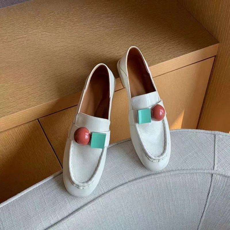 Туфли женские из лакированной кожи повседневные лоферы без застежки удобная