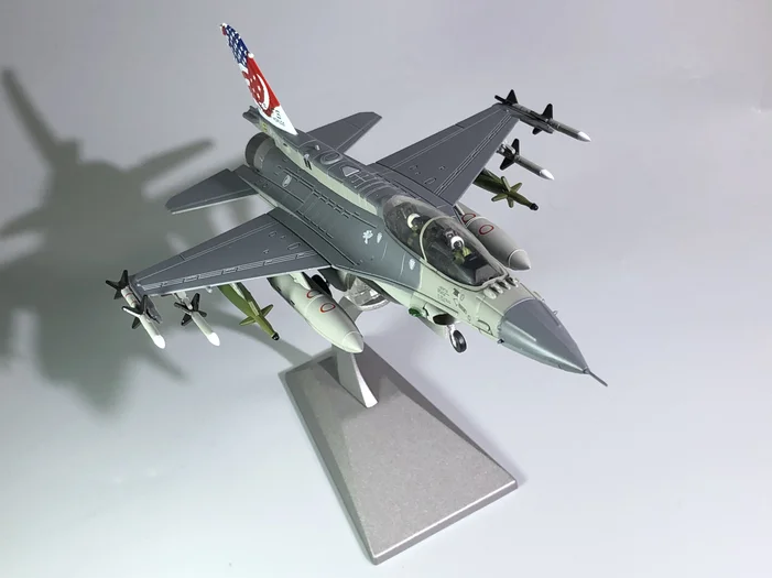 Амер Com Сингапур ВВС F-16 боев Сокол D блок-52 1/72 литье под давлением модель