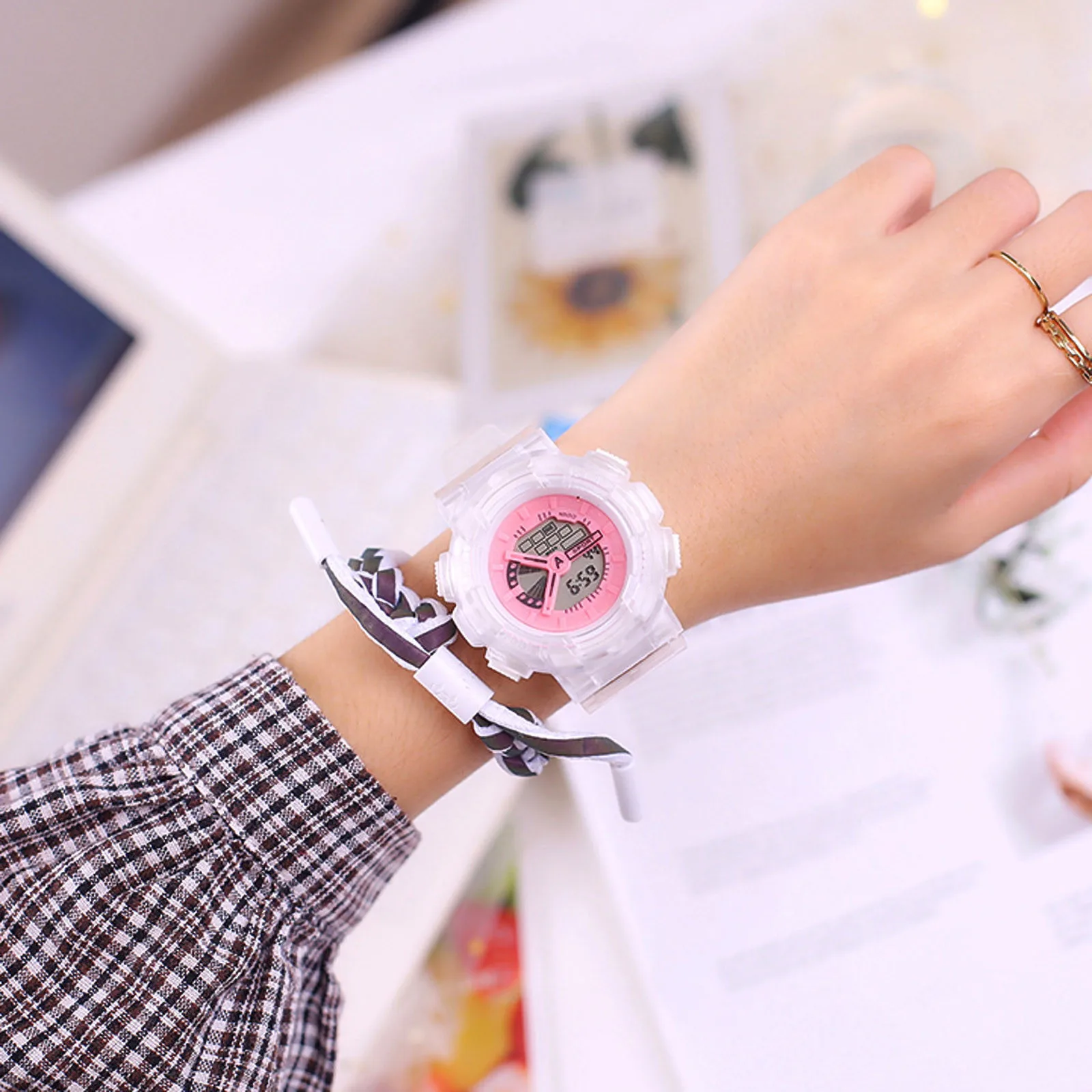 

HONHX Six Styles Of Cool Sports Electronic Strap With Four Buttons montre femme relojes para mujer