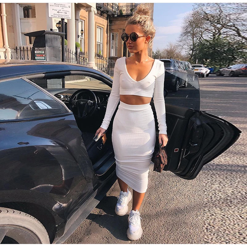 Женский комплект из двух предметов однотонный пикантный укороченного топа с V