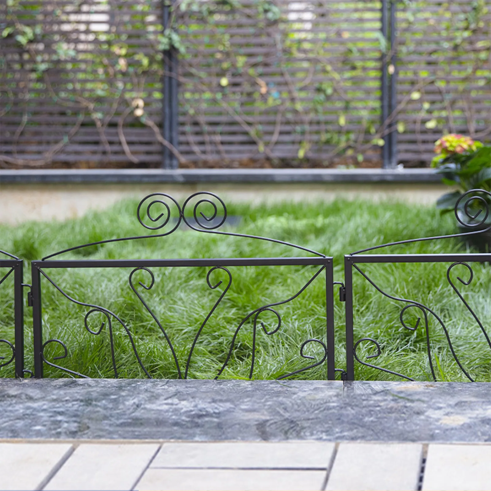 

4pcs Garden Decorative Fence Coated Wrought Iron Fences Metal Fencing Panels Courtyard Fencing For Home Outdoor Decoration