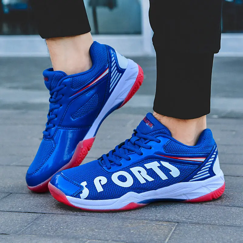 New Fashion Couples Training Badminton Shoes Lightweight Mesh Volleyball Sneakers Anti skid Breathable Quality Tennis Shoes Men