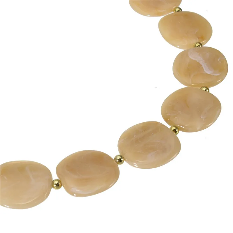 Женское колье из яркой смолы с бусинами 20 мм 2019 |