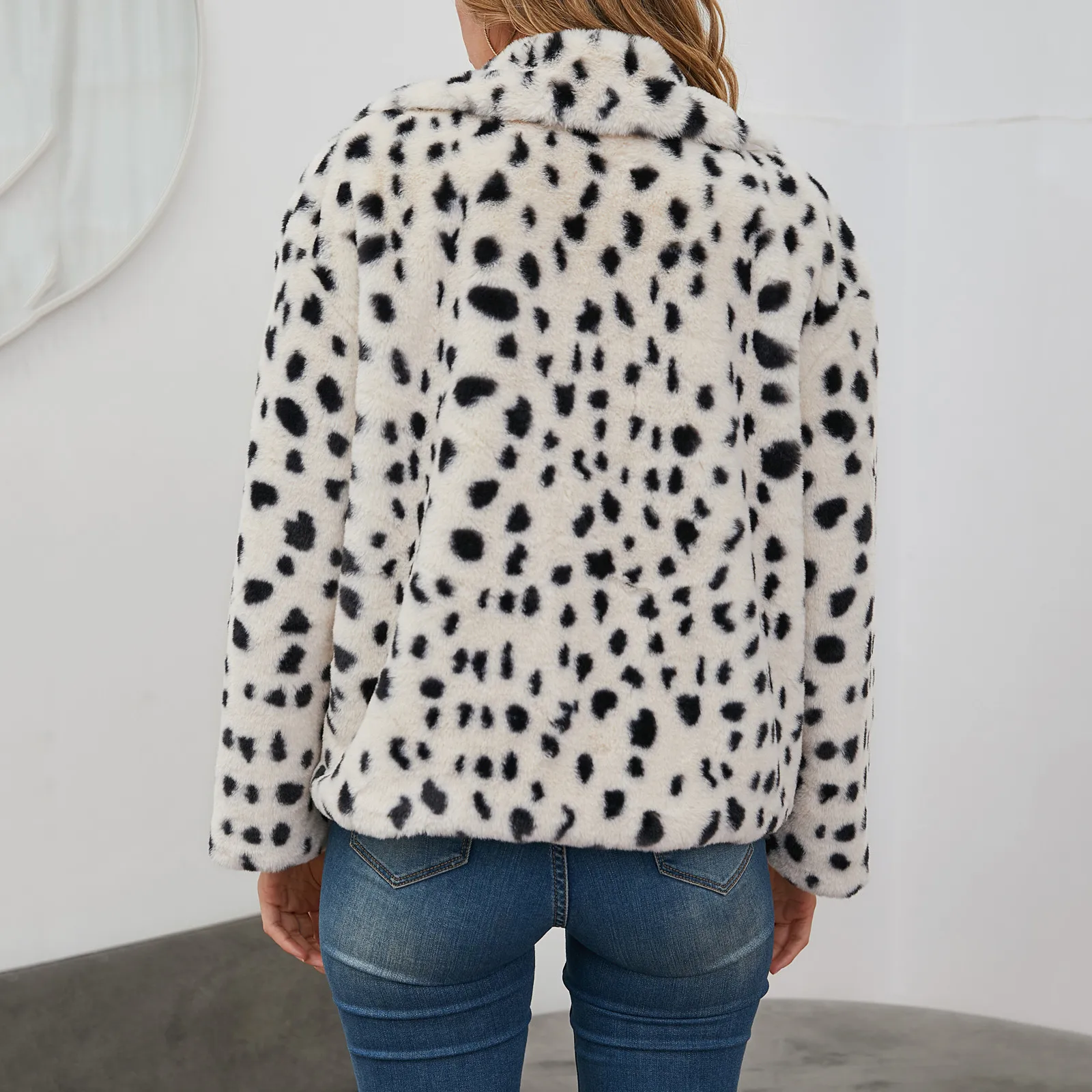 2021 Winter Warmer Plush Jacket Coat Faux Fur Coat High Quality   Outwear  Womens Long Sleeve Loose Leopard  Print Waistcoat