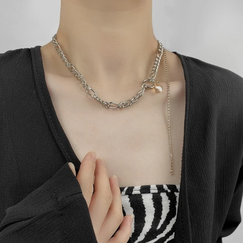 

U-Magical Minimalist Asymmetric Chunky Curb Chain Pendant Necklace for Women Metallic Rhinestone Tassel Necklace Jewelry Party