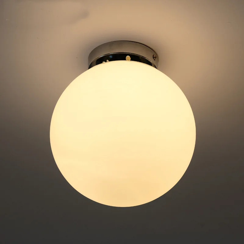 Современный минималистичный потолочный светильник из матового стекла