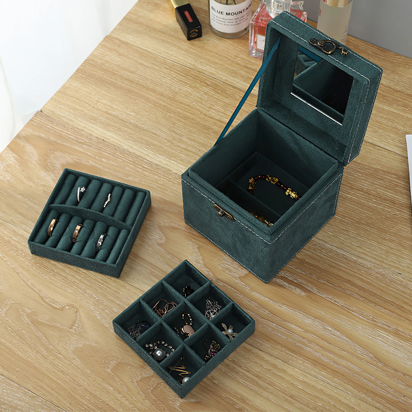 

Креативная темно-зеленая фланелевая трехслойная шкатулка для ювелирных изделий, серег, ожерелий, колец, коробка для хранения аксессуаров, к...