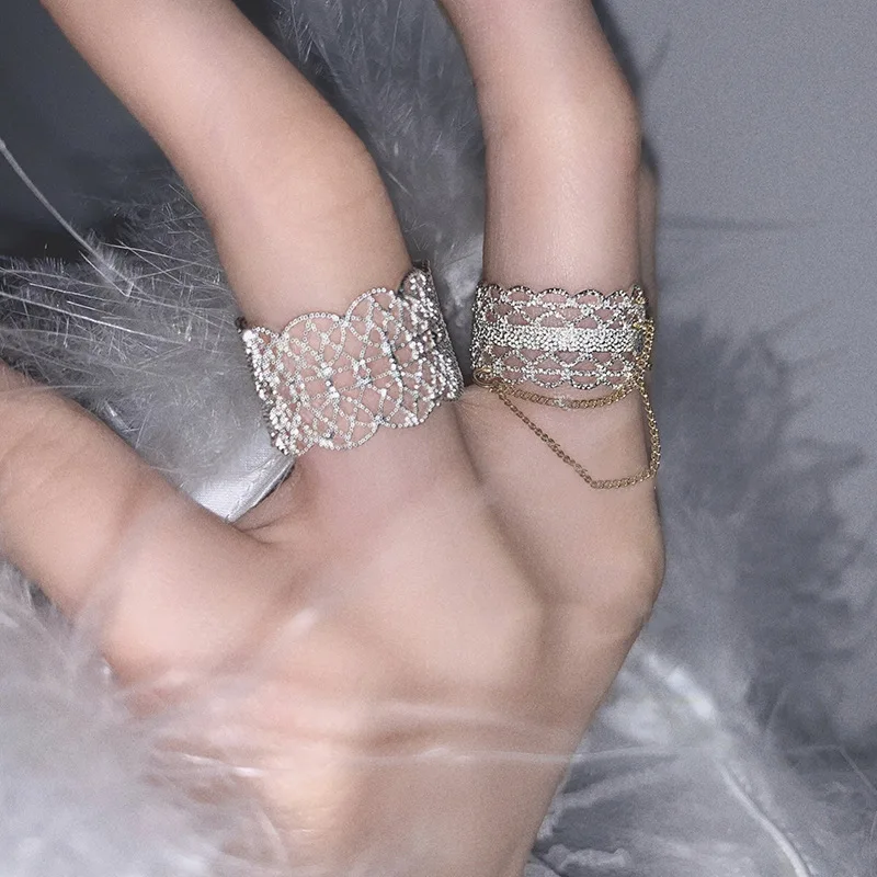 

2021 Fashion Jewelry Hollow Chain Ladies Ring Elegant Wide Edge Lace Open Carved Ring Gifts New Hot Selling Accessories