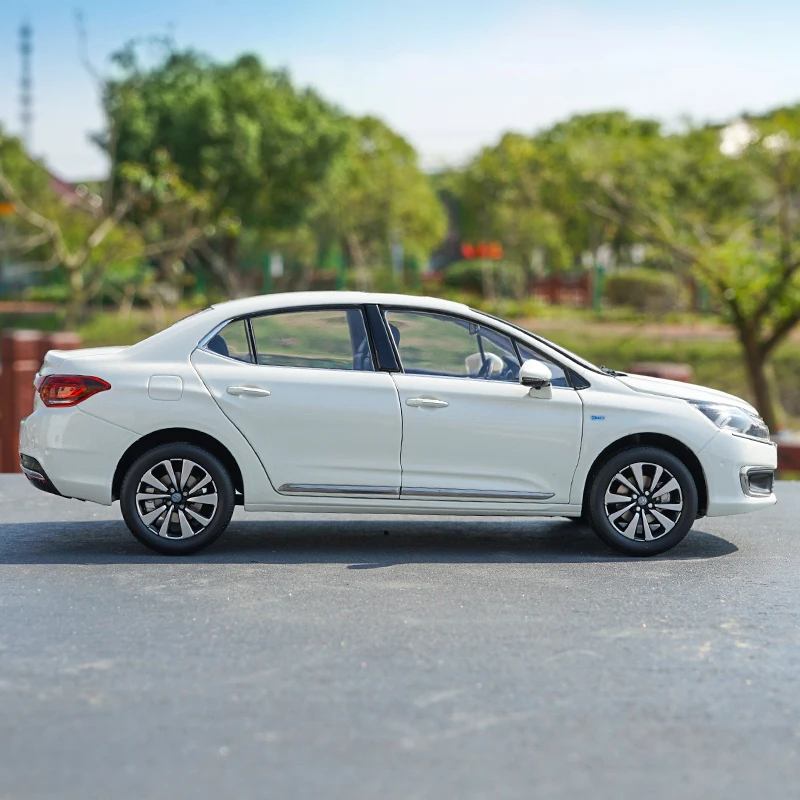 Литая модель автомобиля Citroen C4L 1:18 игрушки для детей рождественские подарки