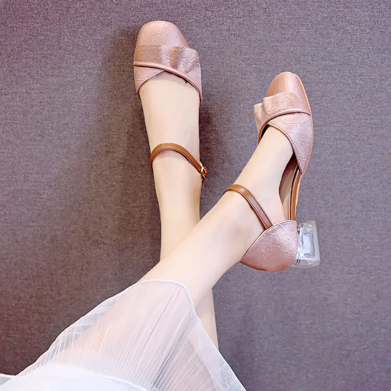 Сандалии женские на низком квадратном каблуке Нескользящие брендовые шлепанцы