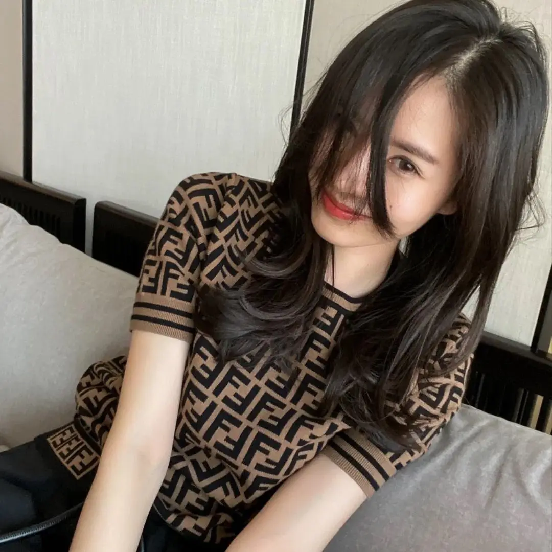 

Ice silk delicate loose fashion Joker short sleeve 2021 spring and summer new round neck double F personalized women's coat