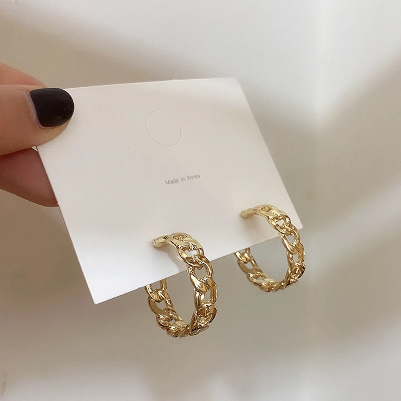 Серьги кольца с полой цепочкой простые эффектные круглые серьги ювелирные