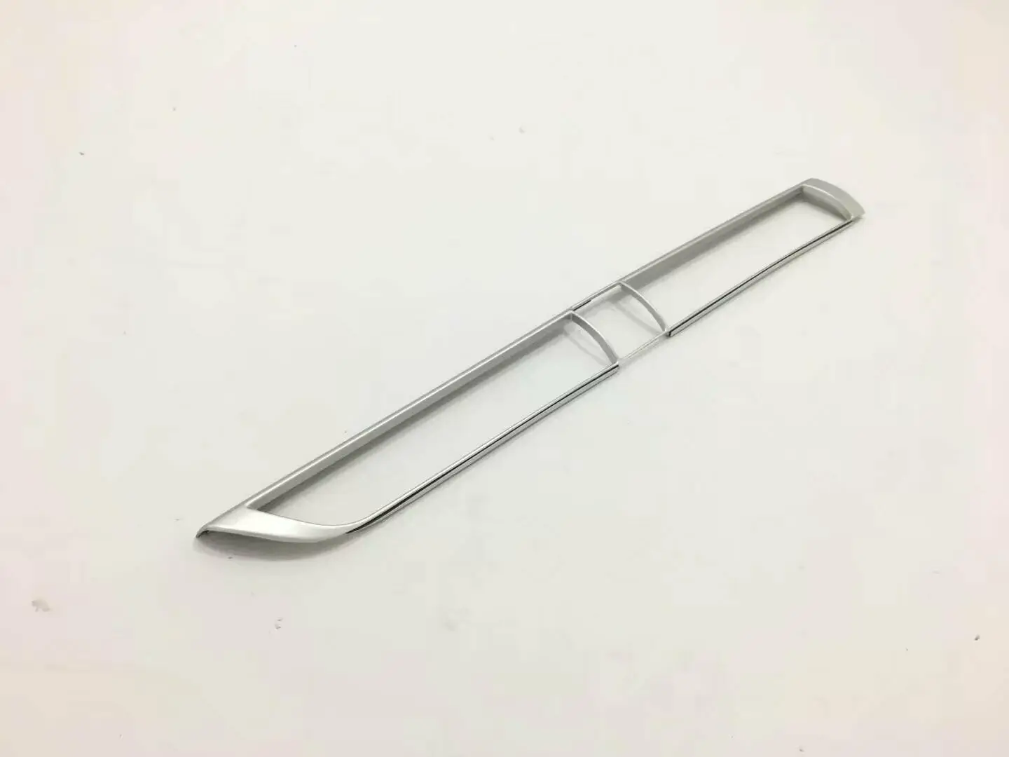 

Car ABS Chrome Front Air Outlet Trim Cover For Toyota Camry 2018-2019