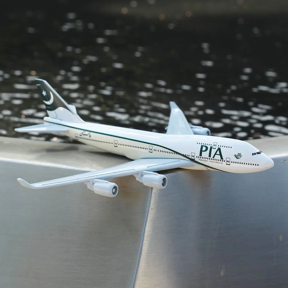 

Pakistan International Airlines PIA летательный аппарат сплав литье под давлением модель 15 см авиационный коллекционный миниатюрный орнамент Сувенирные и...