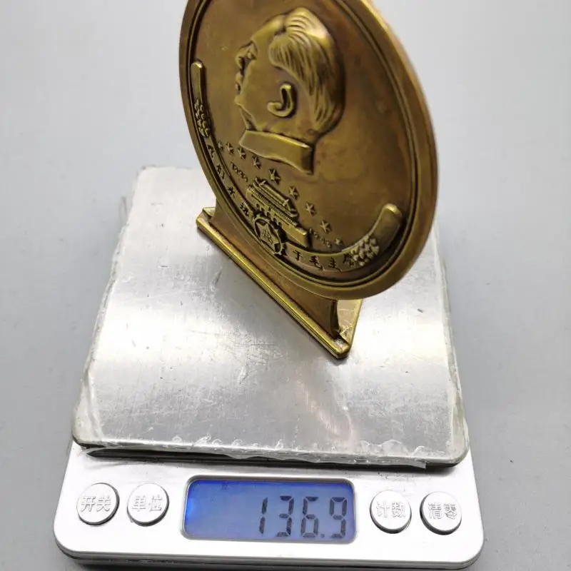 

Retro Pure Brass China's Great leader Chairman Mao Zedong Round Tags badge crafts statue Blessing Great Man small Furnishing