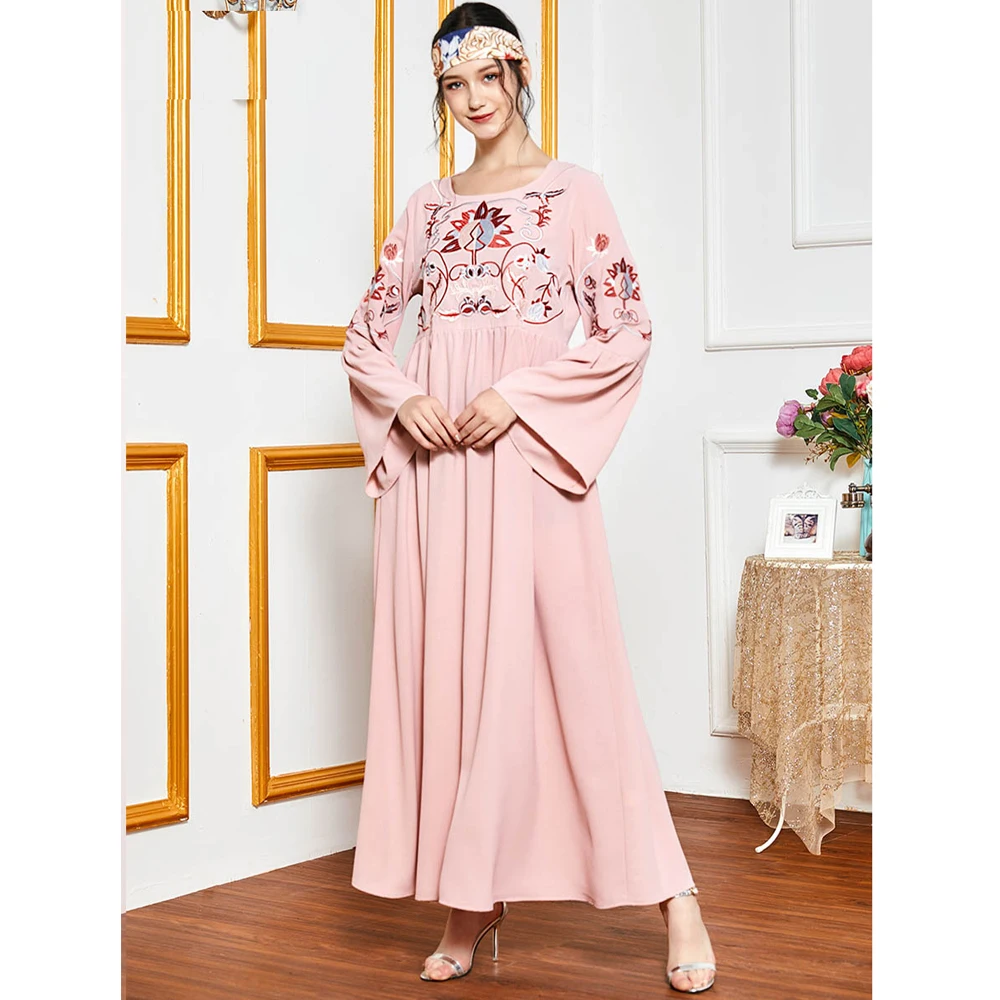 

Plus Size Ethnic Muslim Women Dress Embroidery Abaya Dubai Kaftan Islamic Jilbab Party Gown Robe Loose Caftan Clothing Fashion
