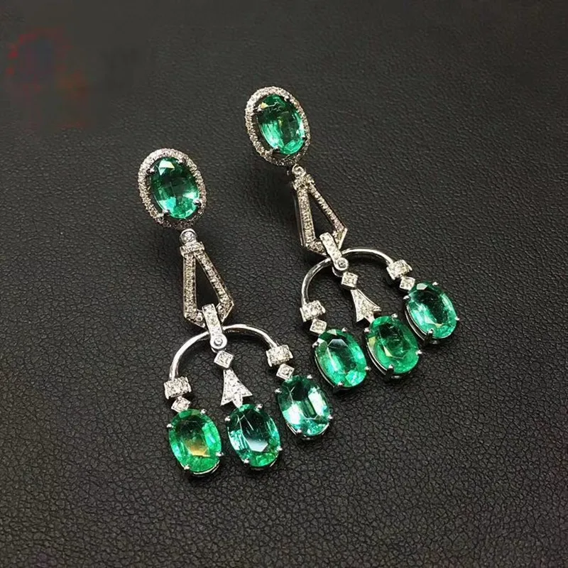 Женские серьги зеленые с изумрудами привлекательные из серебра 925 пробы