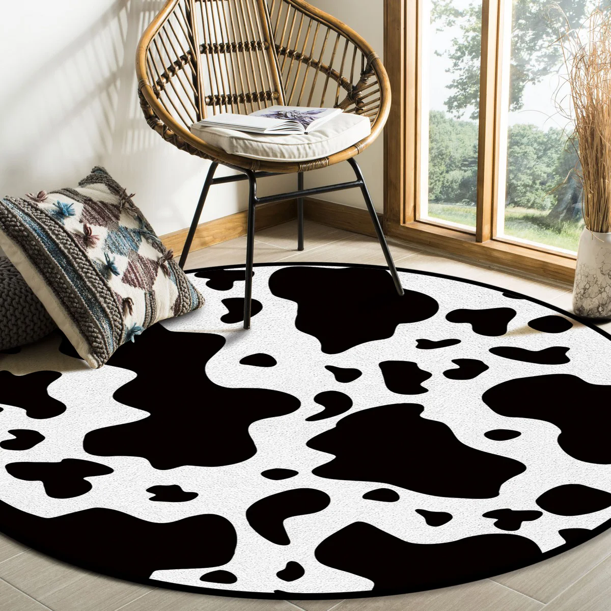 Круглый ковер черно-белая куртка с граффити корова место по индивидуальному