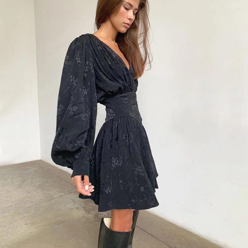 

French high street model retro dark pattern waist sexy V-neck bubble bubble sleeve princess wind dress girl