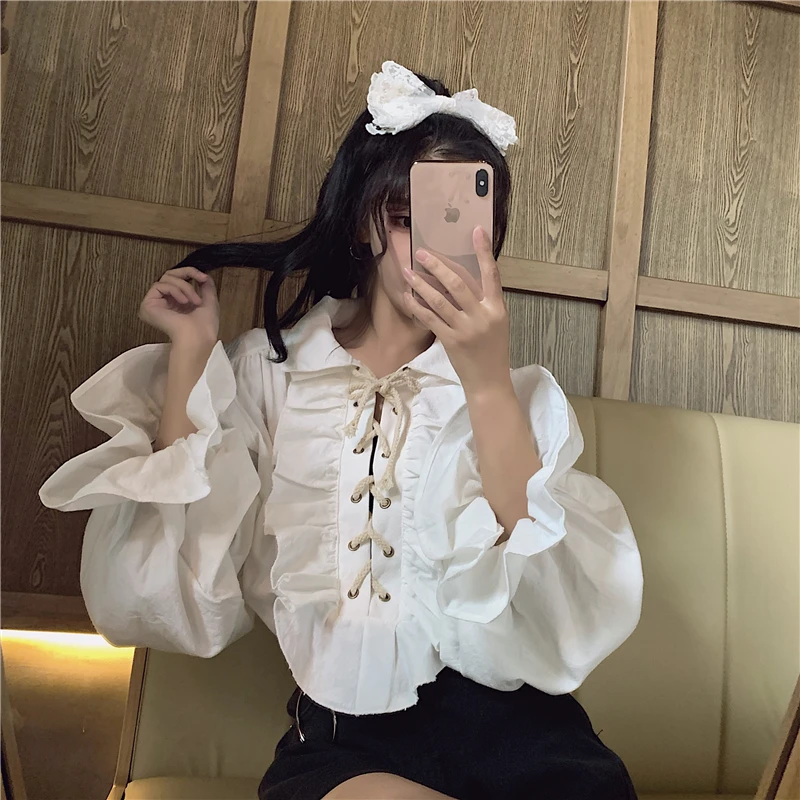 Женская блузка с оборками в стиле ретро |