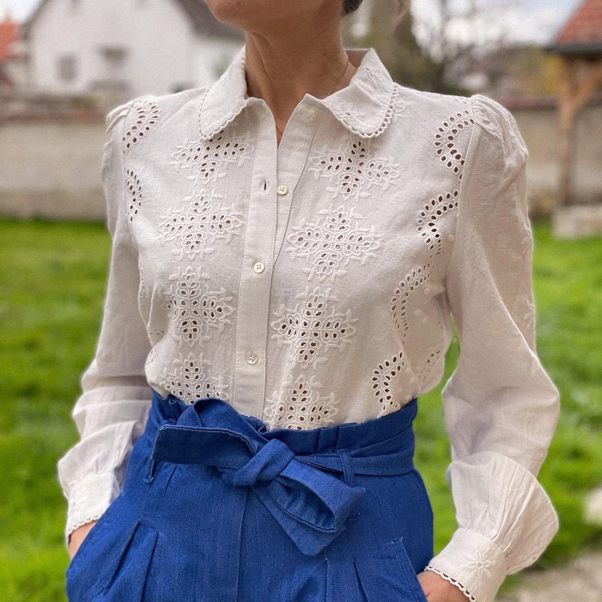 

Elegant Hollow Out Blouse Women Autumn Fancy Single Breasted Vintage Shirts Top Turn-down Collar Cotton Solid Blouses Femme