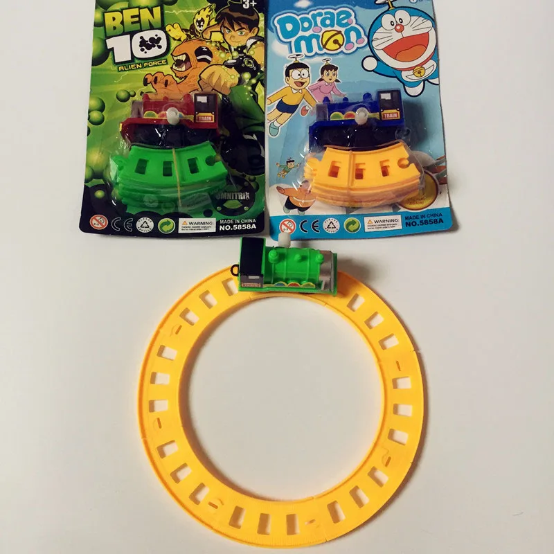 На цепочке мини рельсовый автомобиль Собранный трек игрушка торт украшение