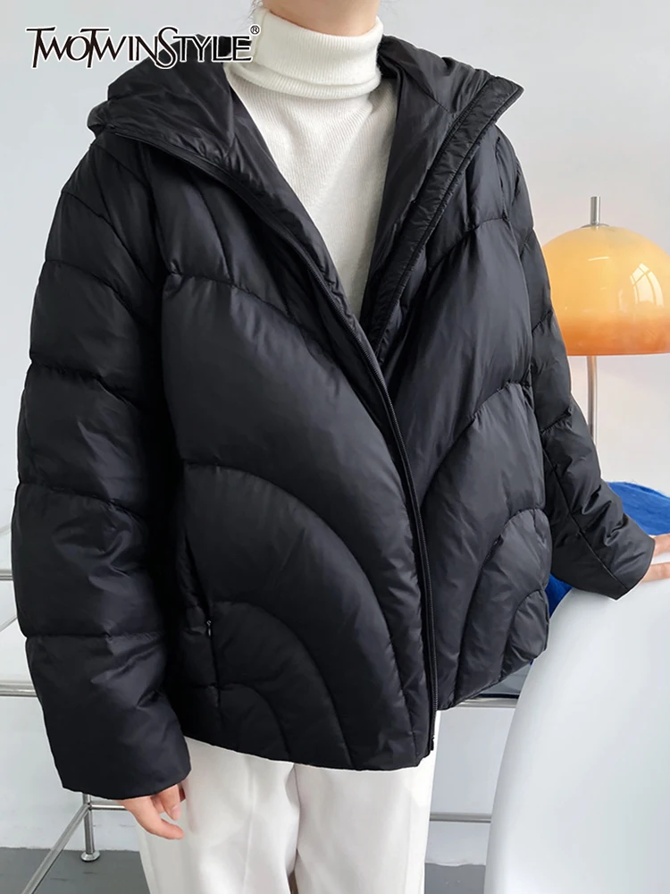 Женская куртка с капюшоном TWOTWINSTYLE, черная Повседневная Свободная куртка с длинными рукавами и карманами на зиму