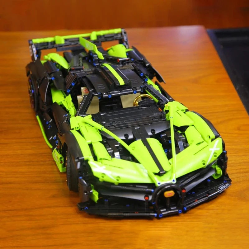 Высокотехнологичная модель спортивного автомобиля супергоночного