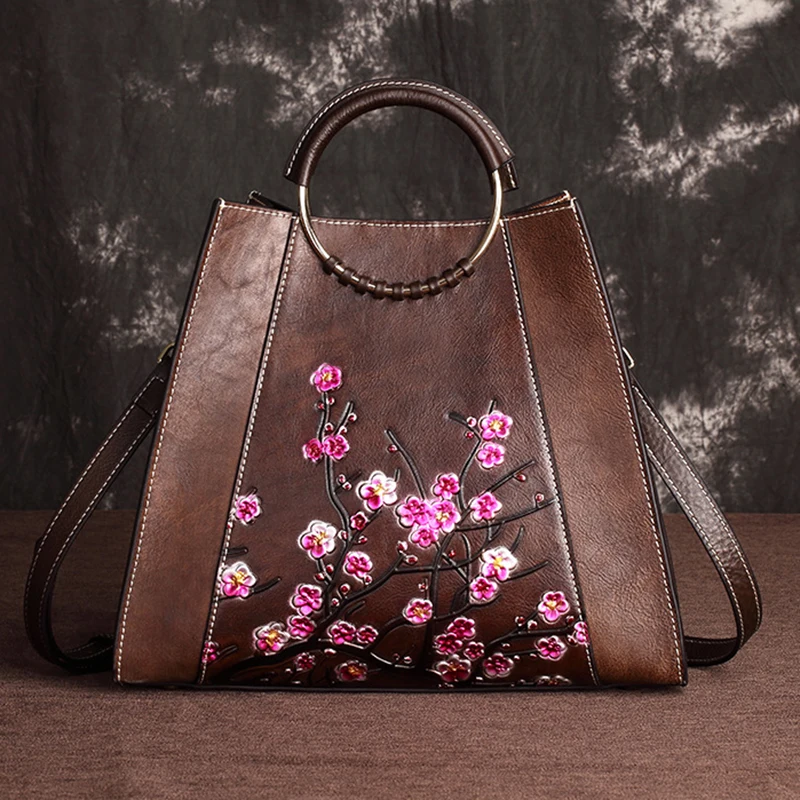 

Женская сумка-тоут из натуральной воловьей кожи с тиснением