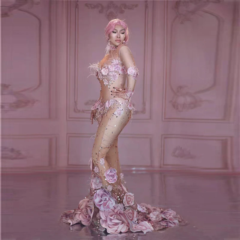 Модное блестящее платье разы с розовым принтом телесного цвета сексуальное