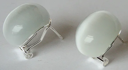

Noble 925 Silver 18mm white opal Stud Earrings